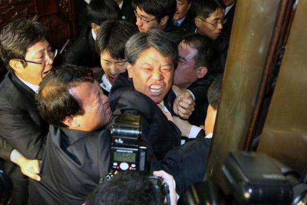 ����������Ա����ϯ̨�Ӵ��ᵯ��ͼ��