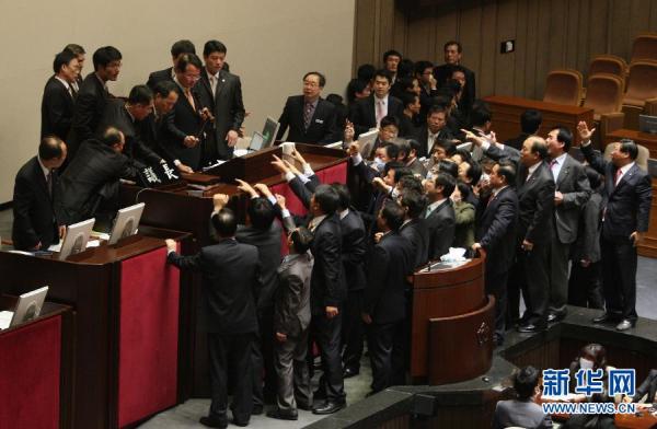 ����������Ա����ϯ̨�Ӵ��ᵯ��ͼ��