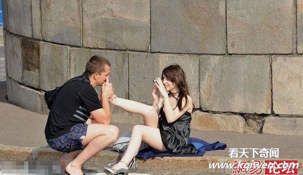 ץ�ķ����Ů�ǵ��ڴ����ȵ����˳���(��ͼ)