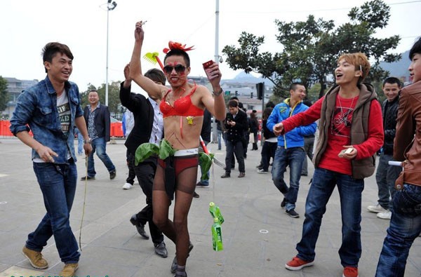 �����������ɱ�����˿��ͺ����¿��ν�(��ͼ)